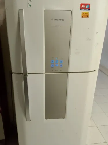 VENDO OU TROCO GELADEIRA ELECTROLUX DF80 553 L
