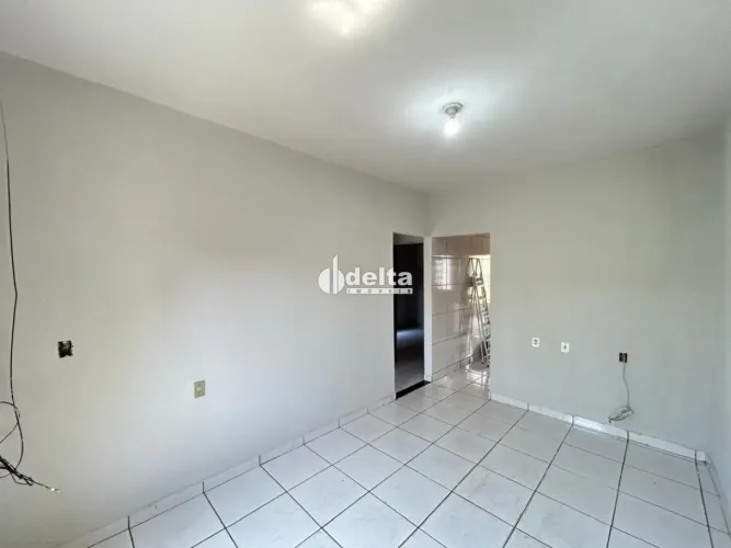 Casa residencial com 2 quartos disponível para locação no bairro Laranjeiras em Uberlândia