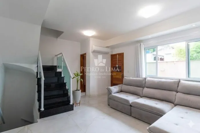 Sobrado em condomínio, 3 dormitóros sendo 2 suites, 2 vagas, terraço gourmet na Penha