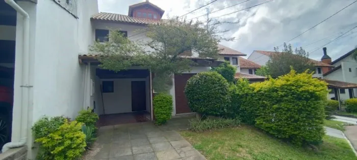 Casa em Condomínio em Cavalhada