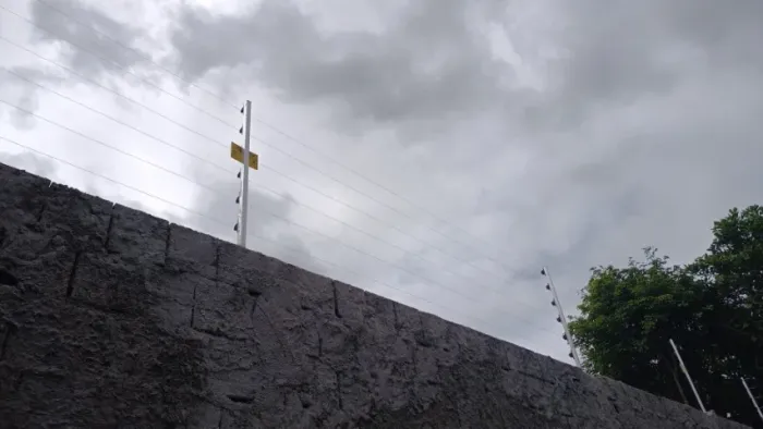 Cerca elétrica com 06 fios