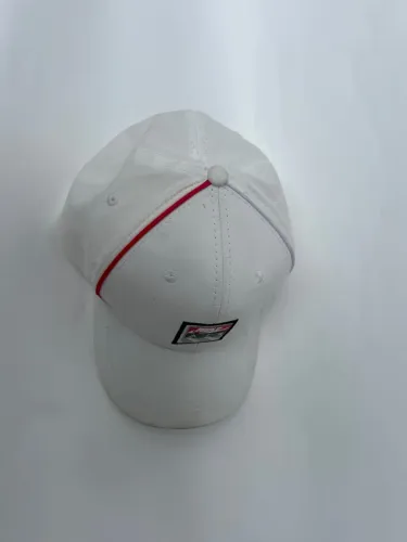 Boné Nike skateboarding branco com detalhe em vermelho