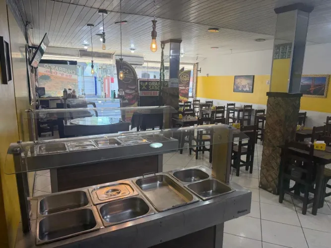 Restaurante no centro de Saracuruna, localizado próximo a diversos comércios