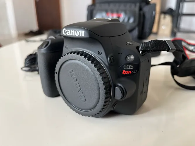 Câmera Canon SL2