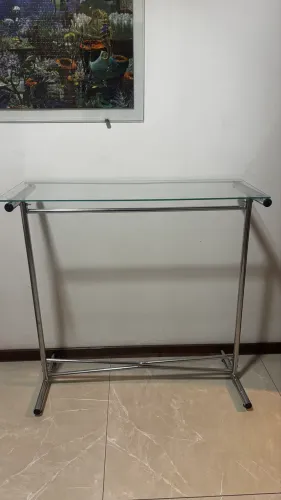 Aparador de vidro e metal