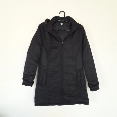 Casaco feminino longo com capuz