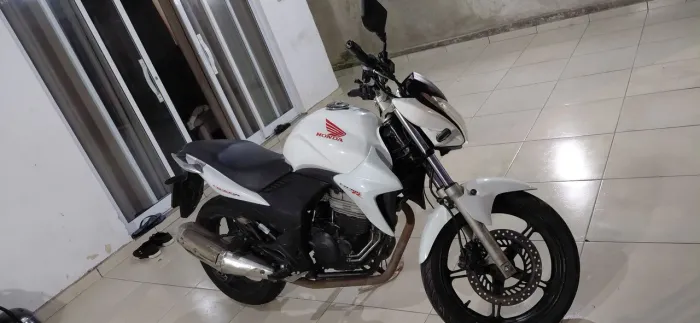 Vendo ou troco cb 300r 2012 aceito propostas...