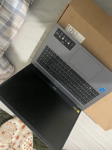 Notebook zerado na caixa, apenas duas vezes usado