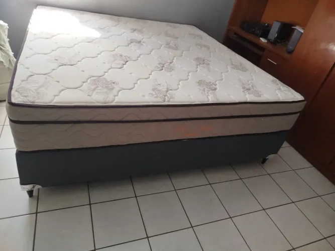 Cama king 1,92m x 2,14m colchão ótimo 