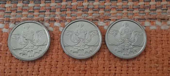 Lote de três moedas de um centavo 1989