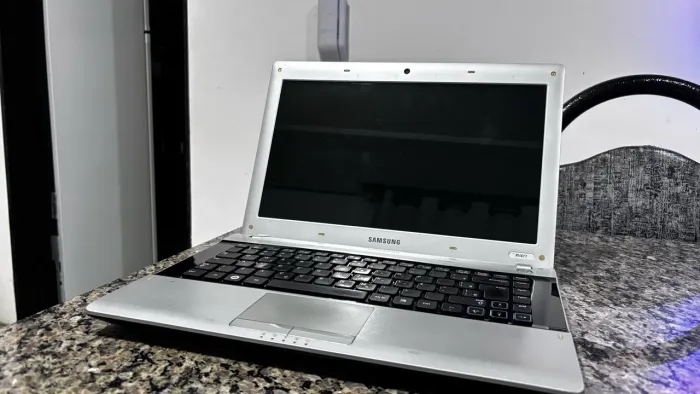 Notebook Samsung rv 411 com i3 380m 2.5 ghz c ssd 240 