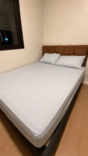 Cama de casal usada