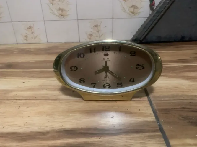 relógio de mesa/despertador vintage da marca chinesa Five Rams