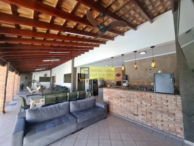 Rancho em condomínio em Fronteira-MG para venda com 04 suítes, piscina e área gourmet!