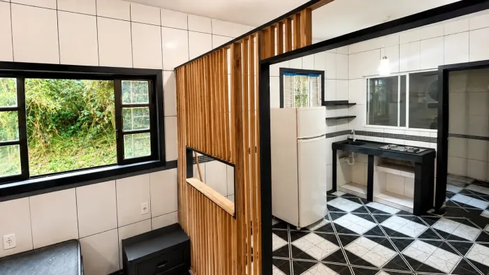 Apartamento com quarto separado e cozinha equipada na Lagoa da Conceição