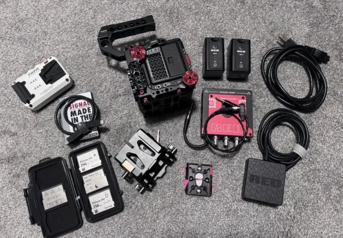 ? RED KOMODO 6K COMPLETA - APENAS 723 HORAS DE USO - PRONTA PARA FILMAR ?