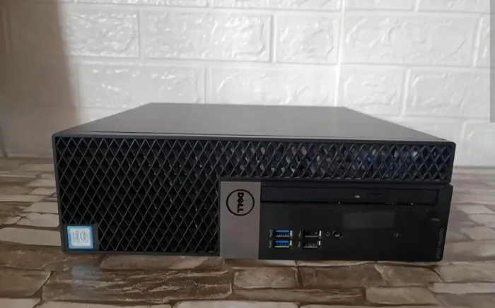 Dell Optiplex 3070 (Gabinete completo) 16gb de RAM, Core i5 de 3.0GHz