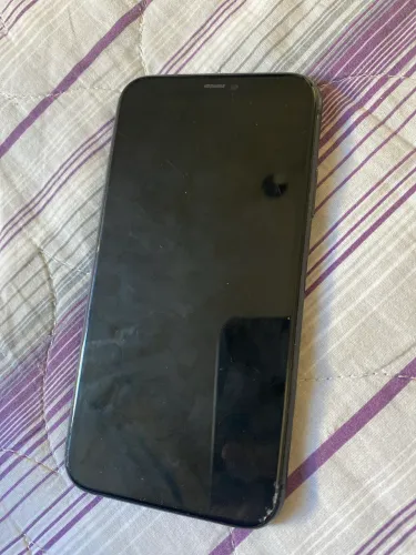iPhone 11 tela quebrada preta 64 Gb bateria não original resto tudo original