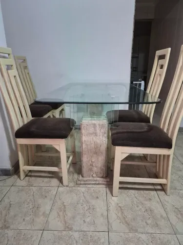 Mesa de Jantar com Base em Mármore Travertino e Tampo de Vidro