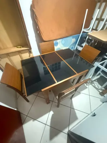 vendo mesa c/ 4 cadeiras