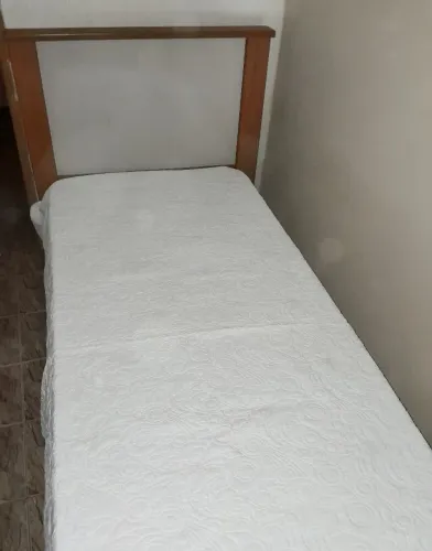 Cama de Solteiro marrom e bege