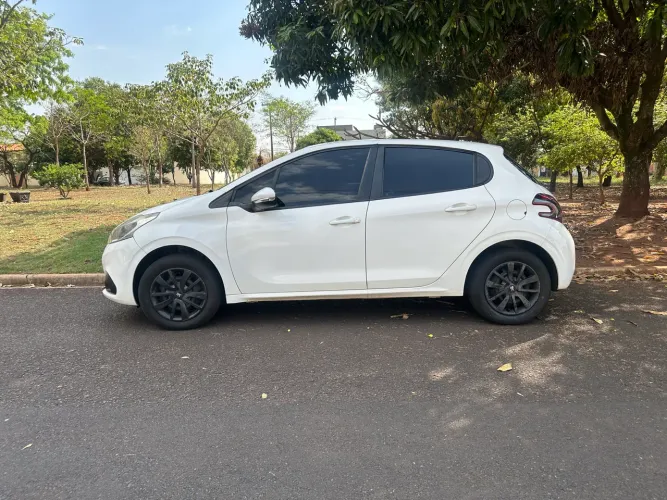 Peugeot 208 Active 1.2 Flex 12V 5P Mec. 2017