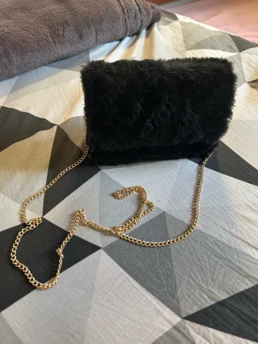 Bolsa de ombro aveludada