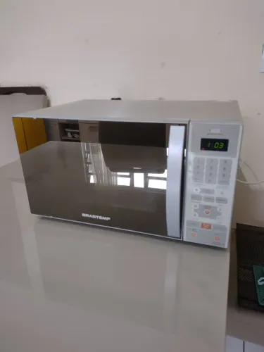 Microondas Brastemp 30 litros, inoxidável Espelhado, com Grill Dourador.