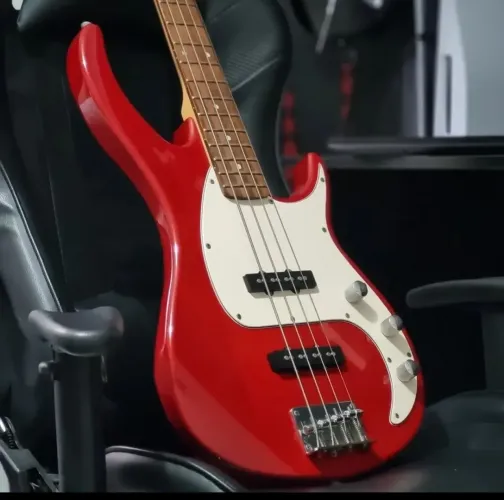 Baixo 4 Cordas Peavey Milestone BXP