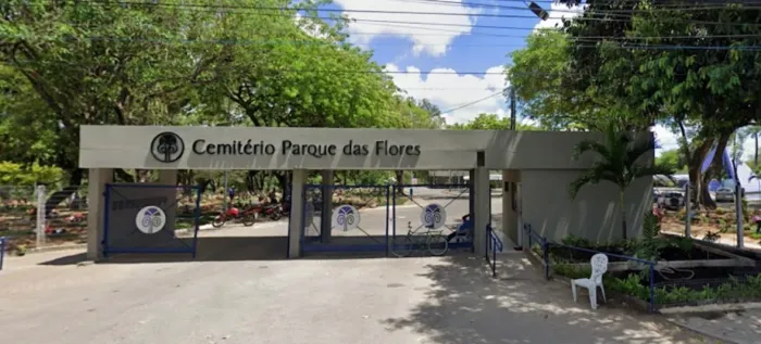 Jazigo no cemitério parque das flores