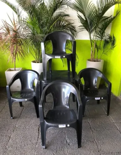 Jogo De mesa e cadeiras
