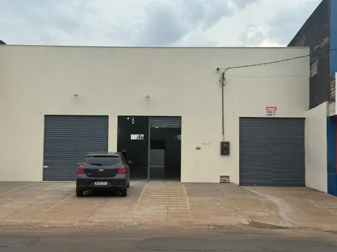 Alugo Ponto Comercial. AV São Sebastião, 323 com 386 m². Garagem pra caminhão e estaciona