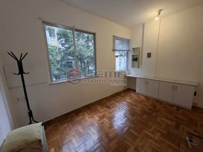 Kitnet/Conjugado : / Residencial / Flamengo