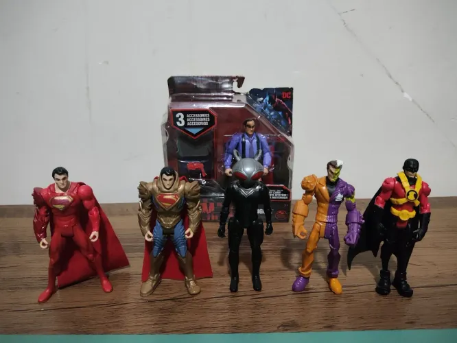 Miniaturas DC Liga da Justiça, Pinguim na caixa