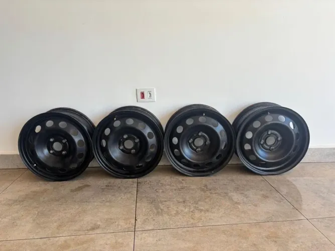 Jogo de Rodas de Aço Toyota Yaris aro 15 (4x100)