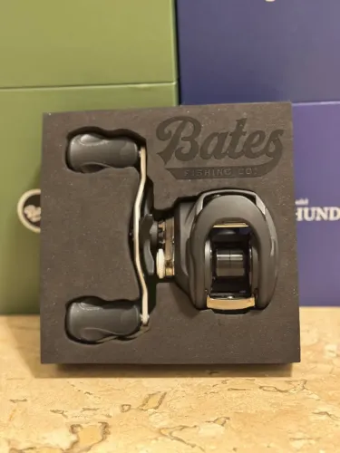 Carretilha Bates EDC 100