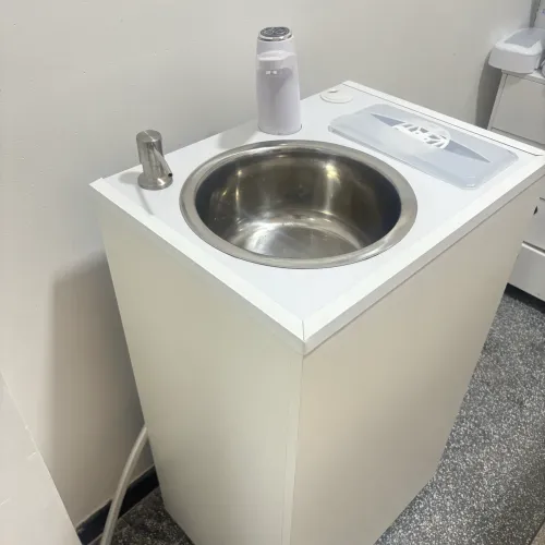 Lavatório portátil para clínica com dispenser papel