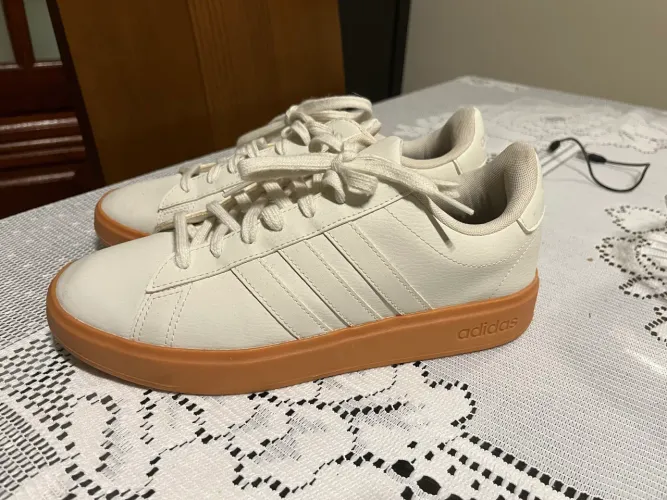 Tênis Adidas