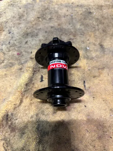 Cubo dianteiro Novatec novo