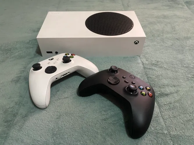 Xbox series s 512gb seminovo com 2 controles