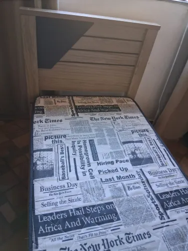 VENDE-SE UMA CAMA COM COLCHÃO POR 150 REAIS