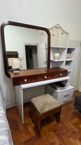 Vende penteadeira de madeira maciça colonial