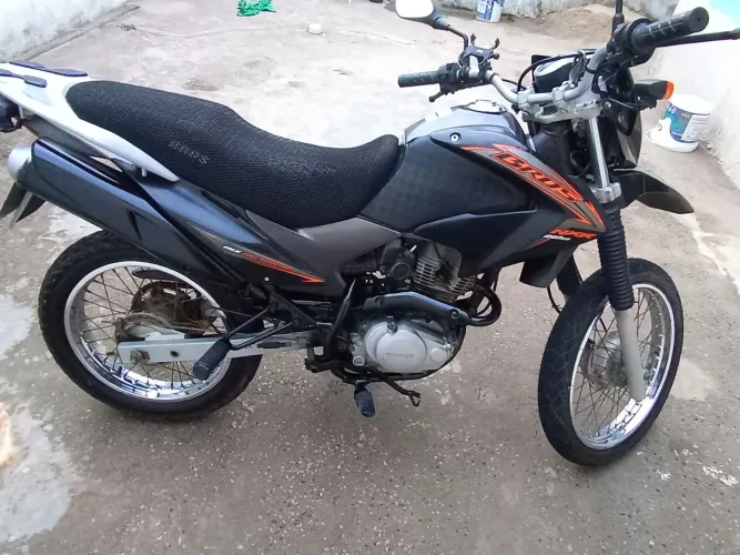 Vendo Honda bross 150 ou troco em carro dependendo das condições