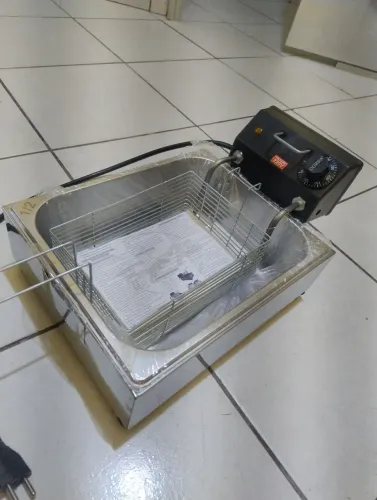 Fritadeira elétrica 5 litros nova 110v