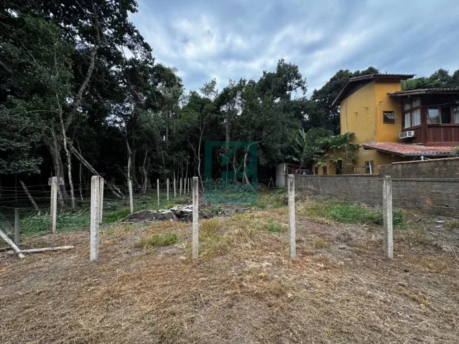 TERRENO À VENDA NA PRAIA DE MARISCAL  BOMBINHAS/SC
