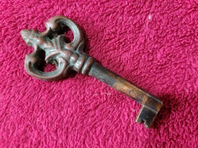 Antiga Chave de Bronze de Armários dos Anos 80