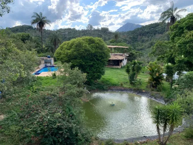 SÍTIO PORTEIRA FECHADA com RIO (100m de Margem) a 50 KM DE BH! Piscina, Sauna e Lagoa em C