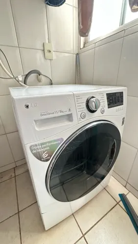 Vendo Máquina Lava/Seca Inverter LG Direct Drive 11kg de capacidade de lavagem.