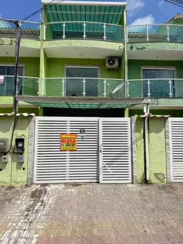 MRImóveis aluga triplex a 20 m da Praia do Saco em Mangaratiba.