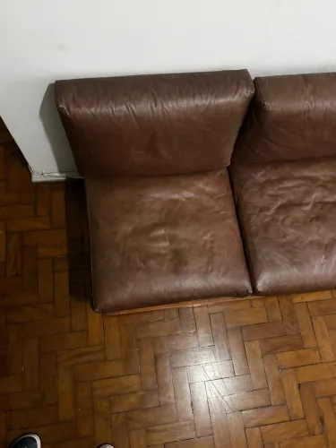 SOFÁ DE COURO 